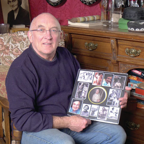 Um escultor de 69 anos utilizou as cinzas da própria mãe e conseguiu produzir 15 discos para amigos e parentes. 