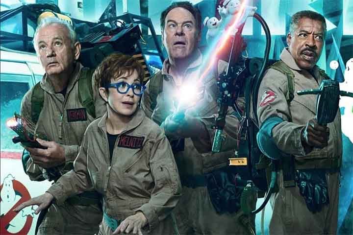 O longa, que conta com Finn Wolfhard, Paul Rudd, Carrie Coon e McKenna Grace no elenco, também trouxe de volta Bill Murray, Dan Aykroyd e Ernie Hudson, que retornaram como seus personagens originais do primeiro filme.
