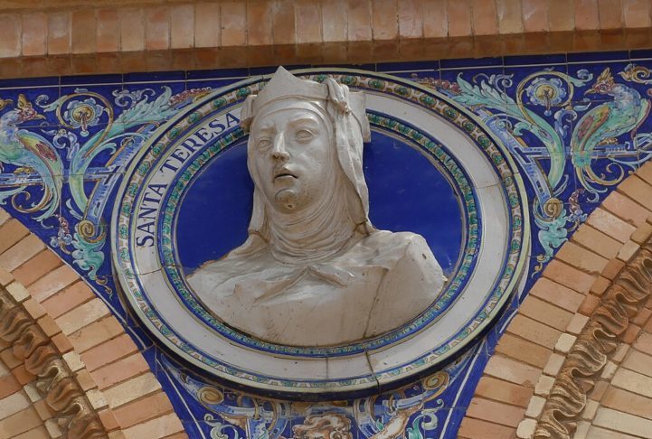 Durante sua vida religiosa, Teresa desempenhou um papel crucial, promovendo reformas e fundando vários conventos na Espanha. 