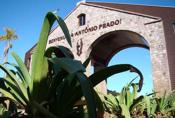 Localizada na Serra Gaúcha, a cidade de Antônio Prado também é famosa pela sua cultura italiana. Fundada em 1886, a região preserva toda a arquitetura da época, com 48 imóveis tombados como patrimônio histórico.