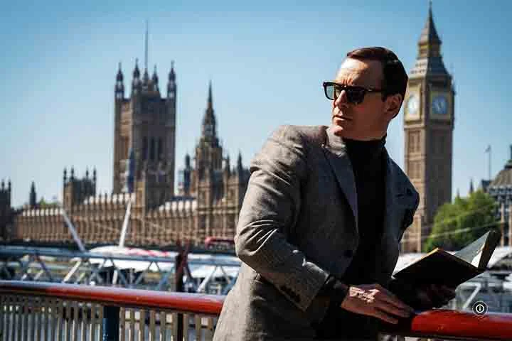 Quando Kathryn é suspeita de traição nacional, George enfrenta o dilema de escolher entre a lealdade ao seu país ou ao seu casamento.