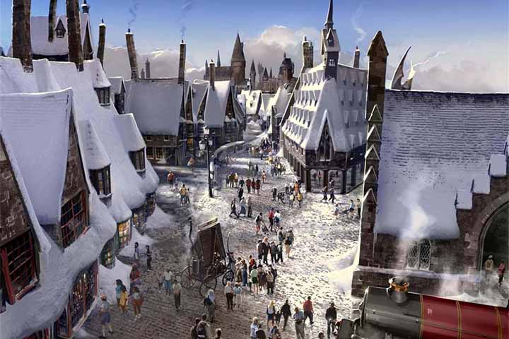 A aldeia de Hogsmeade é o único vilarejo completamente bruxo da Grã-Bretanha, que faz parte da saga Harry Potter. Foi fundada por Hengisto de Woodcroft. Os alunos às vezes têm permissão para visitar a aldeia em excursões nos fins de semana, mas somente os do terceiro ano e acima têm a permissão do guardião.