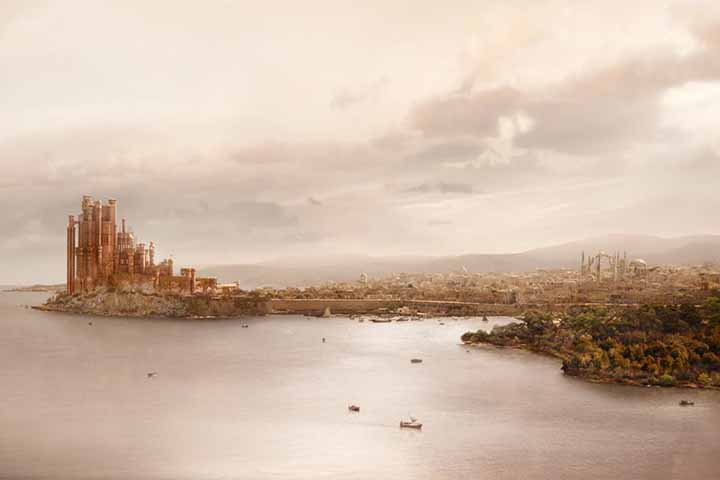 O Porto Real é a capital dos Sete Reinos de Game of Thrones. Está localizado na costa leste de Westeros, de frente à Baía da Água Negra. A cidade murada está localizada em terras altas ao norte na delta de um rio que deságua em uma baía de mesmo nome, Blackwater.