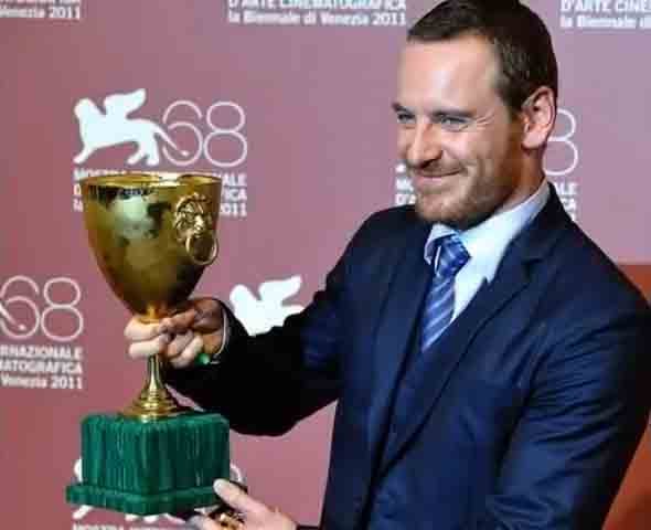 Seu futuro na indústria cinematográfica segue promissor, e os fãs aguardam ansiosos por seus próximos projetos. Além do cinema, seu envolvimento com o automobilismo mostra que Fassbender não se limita a uma única paixão, sempre buscando novos desafios e formas de expressão. Seu legado no cinema já está garantido, e sua trajetória ainda reserva muitas surpresas.