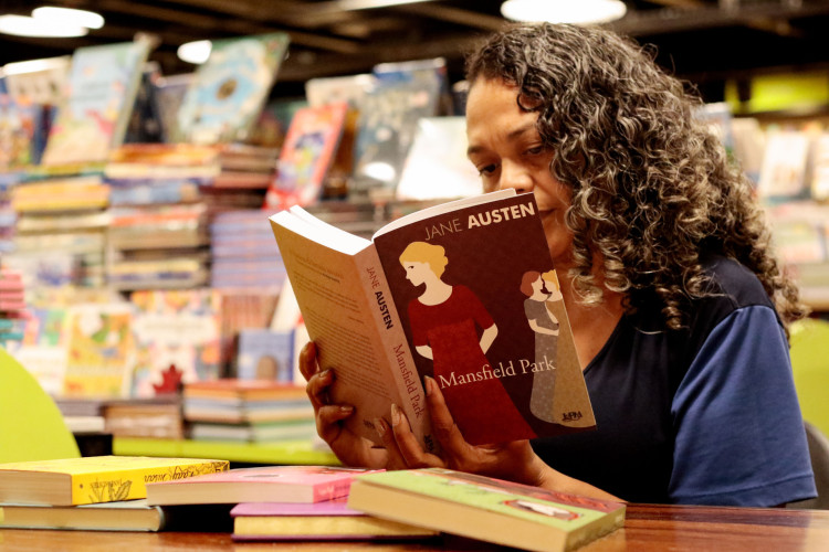 FORTALEZA, CEARÁ, BRASIL, 07-04-2025:Vida&Arte sobre as portas de entrada para leitura, livros dos seguintes escritores: de Virginia Woolf, Jane Austin na livraria Leitura do Shopping Rio Mar Fortaleza. (Foto: Samuel Setubal/ O Povo)