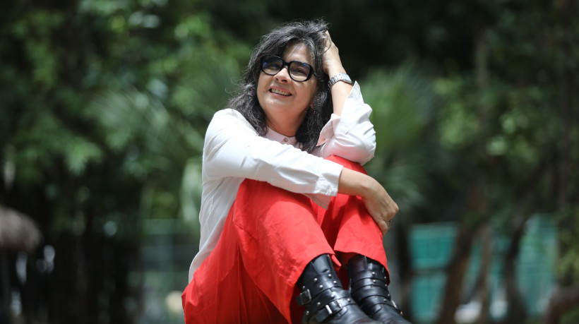 Mona Gadelha lan&ccedil;a o novo single, "Seu Olhar", em evento no Cantinho do Frango