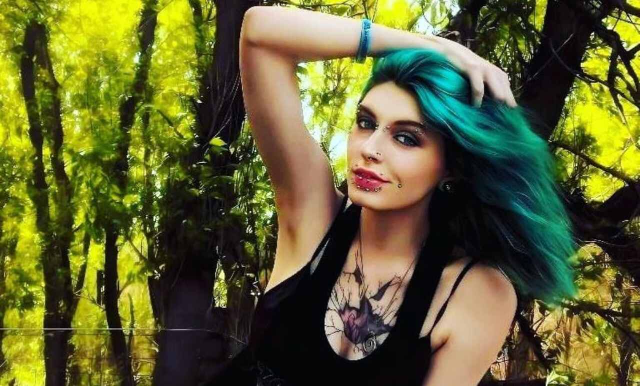 'Eu estava grávida do meu segundo filho, em 2019, e fui diagnosticada com um tipo raro de câncer que se desenvolve nas células que produzem pigmento. Os médicos disseram que, por causa do meu tipo de câncer, tínhamos que trabalhar rápido, senão poderia se espalhar pelo meu fígado', contou.