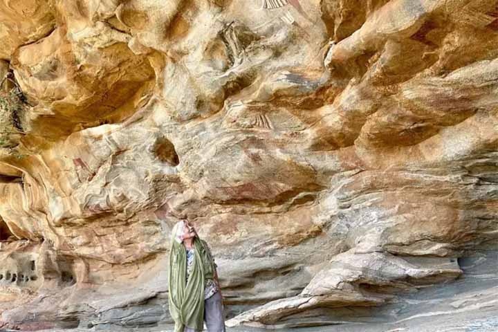 No perfil, ela posta fotos suas em diversos lugares, entrevistas e matérias sobre sua trajetória de turista global. 
