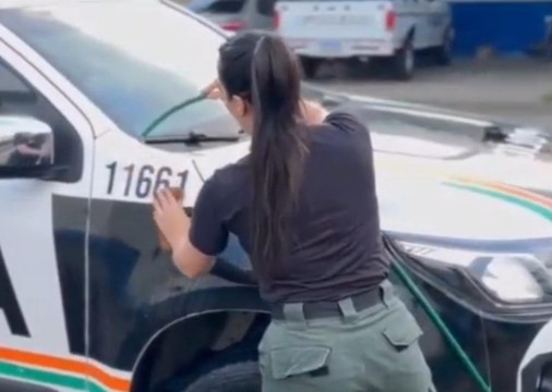 Mayara Kelly publicou vídeo nas redes sociais lavando viatura da PMCE