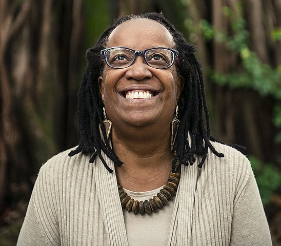 Sueli Carneiro - Filósofa e professora paulista, nascida em 24/6/1950, criou o Geledés Instituto da Mulher Negra , escreveu livros e artigos sobre direitos humanos e foi uma das responsáveis pela defesa constitucional das cotas raciais nas universidades.  Referência atual no movimento negro. 