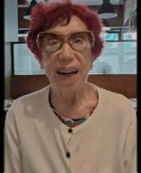 Berta Loran - 99 anos - A atriz e comediante polonesa tem origem judaica e é naturalizada brasileira. Entre as personagens mais conhecidas, estão a portuguesa Manuela D’Além Mar, da Escolinha do Professor Raimundo, e a empregada Frosina, da novela Amor com Amor Se Paga.