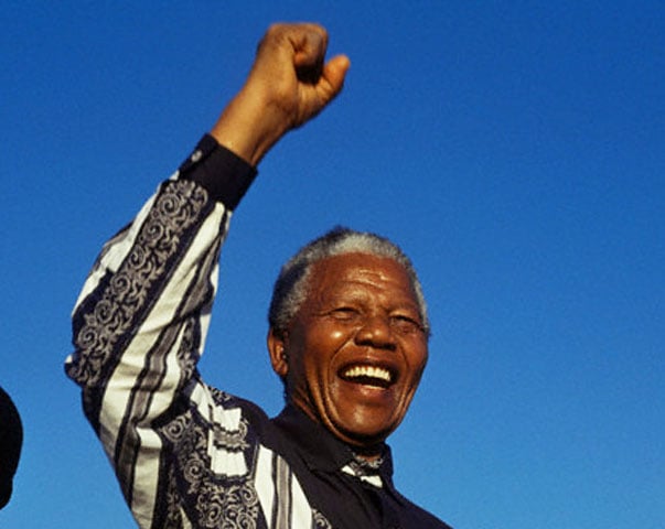 Eleito presidente da África do Sul em 1994, teve como vice o homem branco que foi seu antecessor: Frederick de Klerk, que já havia revogado leis raciais no país. Ambos receberam juntos o Prêmio Nobel da Paz de 1993. Mandela morreu aos 95 anos,  de infecção pulmonar. 