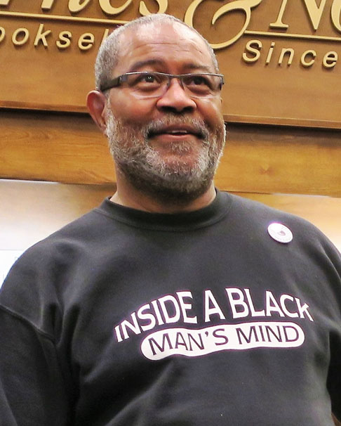 Ron Stallworth - Nascido em 18 de junho de 1953. Primeiro policial negro de Colorado Springs, no Colorado. Trabalhou infiltrado na Ku Klux Klan (grupo que matava negros) no fim dos anos 70, fingindo ser branco por telefone. 