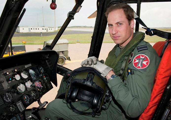 O Príncipe William, do Reino Unido, foi piloto de busca e resgate da Força Aérea Real do Reino Unido no País de Gales. Passou 7 anos e meio nas Forças Armadas. 