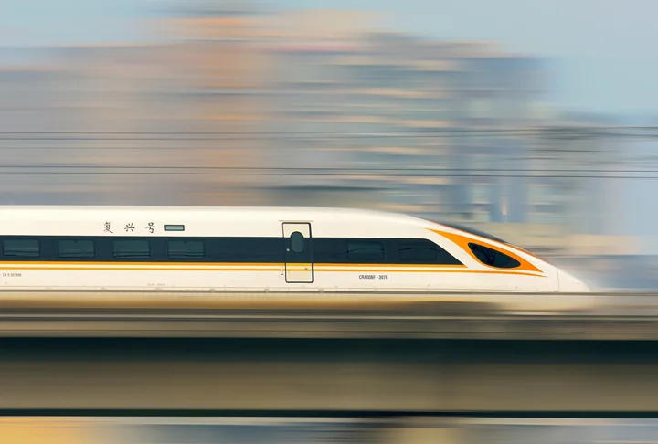 Veja os cinco trens mais velozes do planeta e saiba também os planos do Brasil para introduzir a tecnologia por aqui!