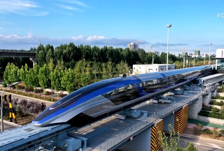 Recentemente, o país asiático começou a fabricar seus próprios trens da marca, capazes de atingir velocidades impressionantes de até 600 km/h!