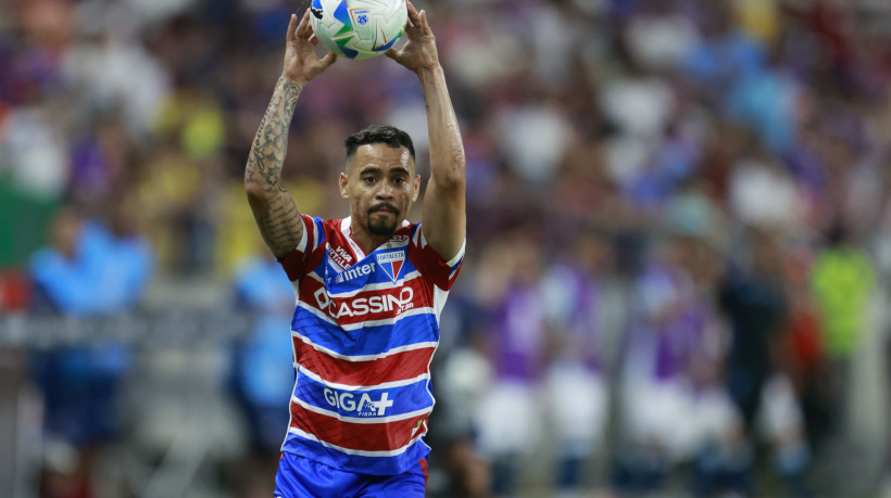 O ponta teve a última oportunidade da partida, mas a finalização passou próxima à trave