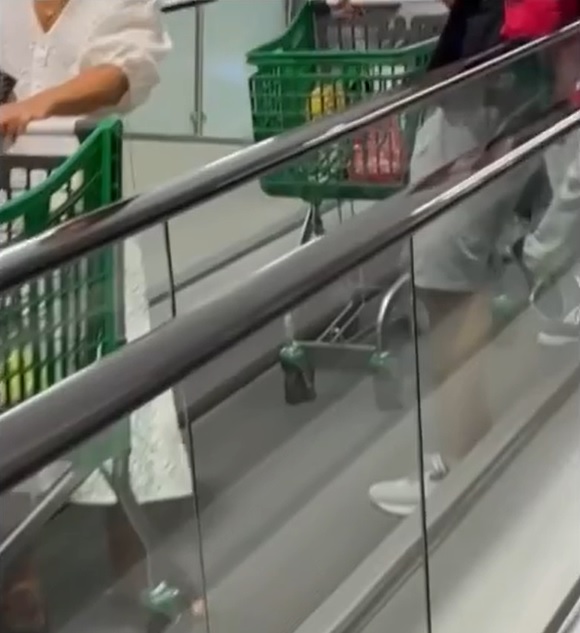 Vários vídeos sobre esse assunto estão circulando nas redes sociais, e alguns influenciadores decidiram experimentar a nova tendência.