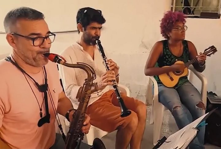 O choro tem influências de diversos estilos musicais, como a polca, o lundu, o maxixe e a modinha, e é caracterizado por sua alegria e vivacidade. 