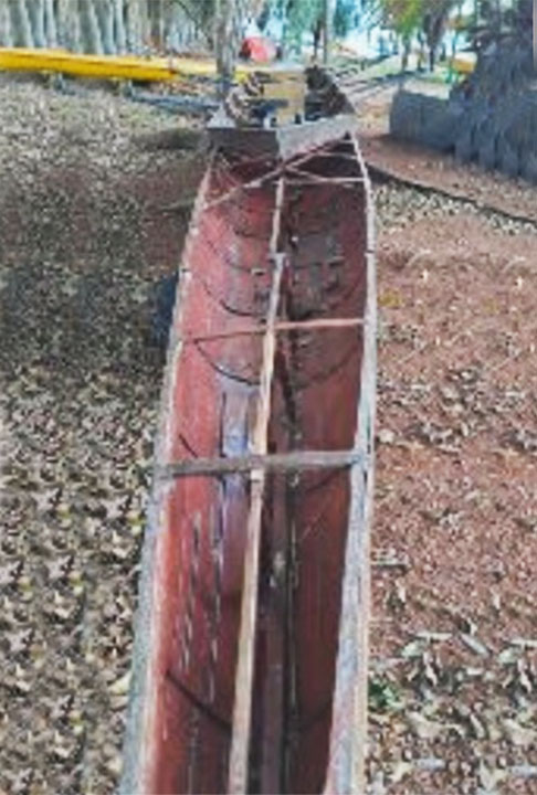 A embarcação era um “skiff duplo”, modelo dos primeiros barcos que remaram por Brasília naquela época.