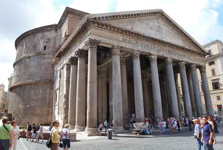 O Panteão Romano (Itália) é a obra mais antiga das citadas. Realizada na época do Imperador Adriano, no ano 126 d.C., é a obra-prima arquitetônica mais preservada da Roma Antiga.