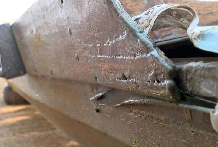 André contou que, quando encontraram o barco, havia muitos sinais de desgaste por conta do tempo. Embora não estivesse submersa, tinha bastante água dentro.