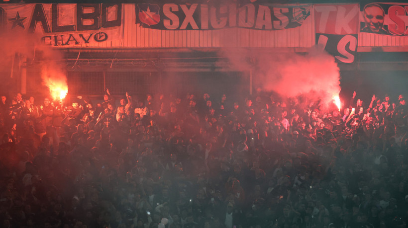 Torcida do Colo-Colo no jogo Colo-Colo x Fortaleza, no Estádio Monumental de Santiago, pela Copa Libertadores 2025
