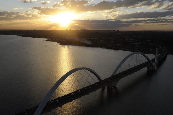 É o maior lago artificial do país e o segundo maior da América Latina, com uma área de 48 quilômetros quadrados e uma profundidade máxima de 38 metros.