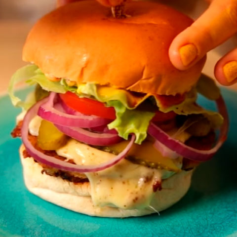 Hambúrguer de siri. Desenvolvido pelo site Sem Medida. 