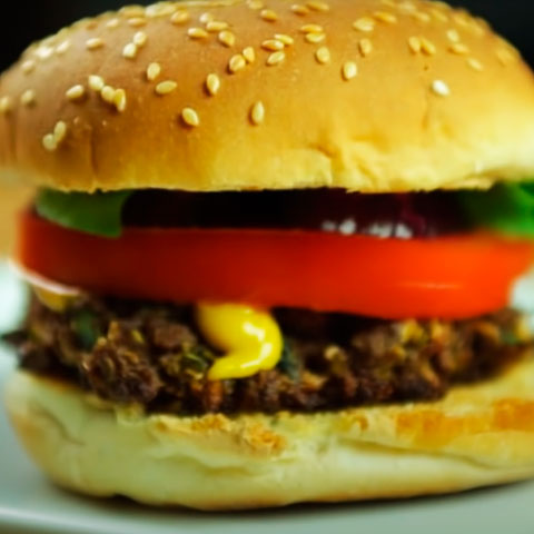 Hambúrguer de soja. Desenvolvido pelo site Feito a Dois. 