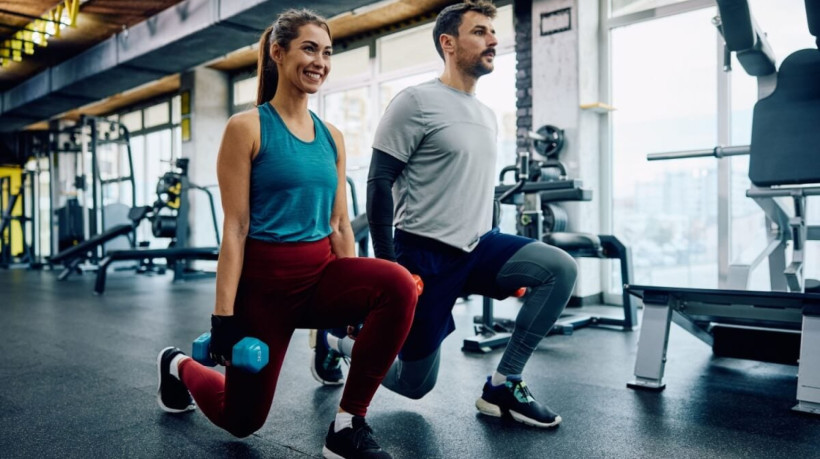 Colocar o corpo em movimento pode transformar desde o humor até o funcionamento do organismo (Imagem: Drazen Zigic | Shutterstock)