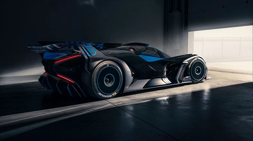 Tem 1.600 cavalos de potência no motor  e pesa 1.450 kg - relação peso-potência considerada boa. 