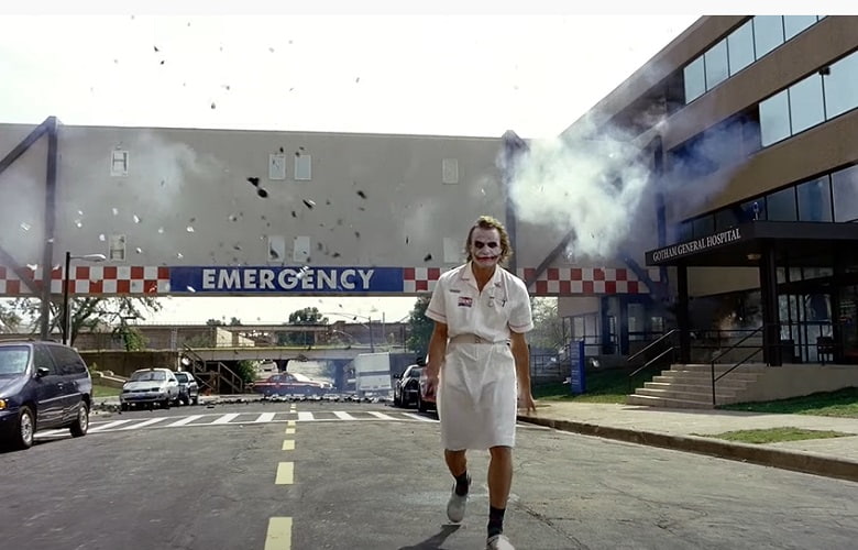 Filme em que a cena foi improvisada: Batman - O Cavaleiro das Trevas