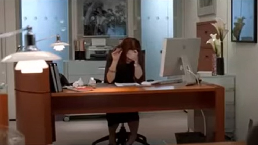 A frase Eu estou ouvindo assim, e quero ouvir... assim foi improvisada por Emily Blunt depois de ouvir na rua uma mãe dando uma bronca no seu filho.