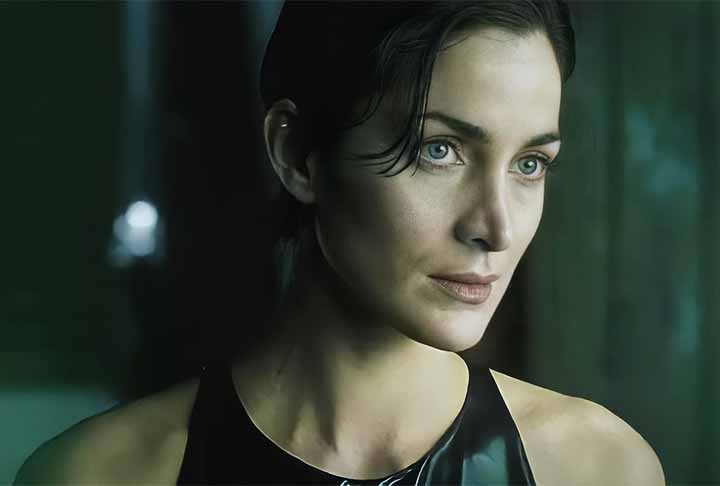Trinity, interpretada por Carrie-Anne Moss, é uma combatente habilidosa e uma aliada fundamental de Neo. Sua competência em combate e habilidades de hacking são essenciais para a resistência contra a Matrix. 
