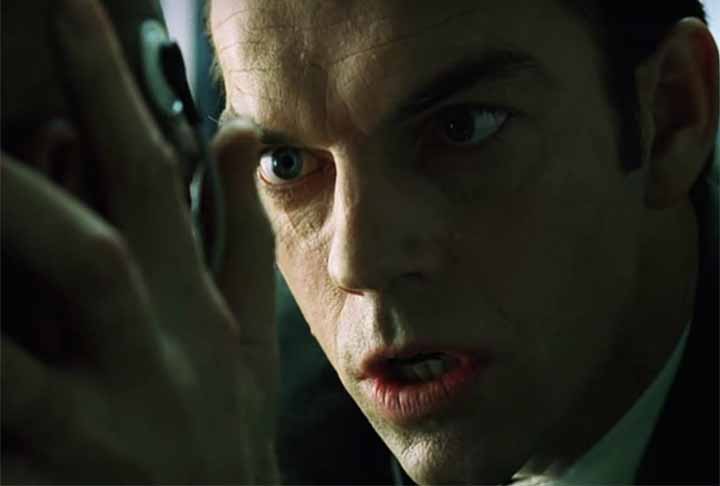 Sua habilidade de se multiplicar e seu comportamento persistente fazem dele uma ameaça constante. O confronto entre Smith e Neo é central para a narrativa, simbolizando a luta entre a liberdade e a conformidade.