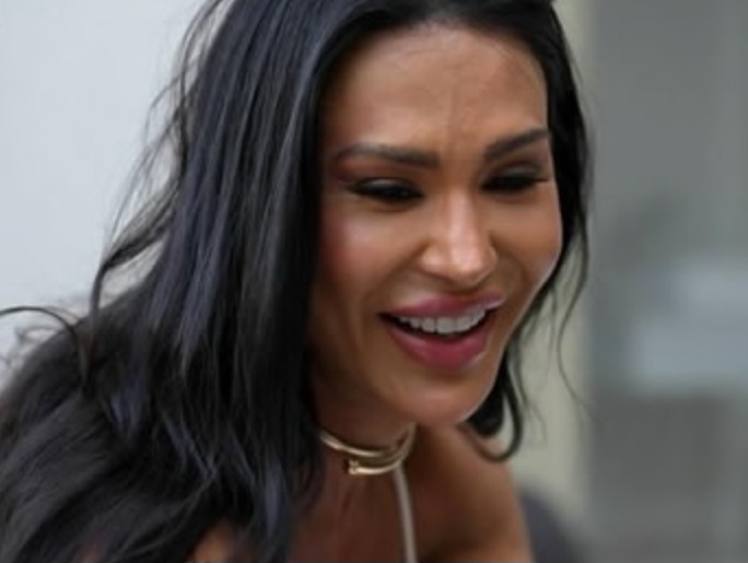 Gracyanne divulga pela internet exercícios físicos e dieta, com dicas para uma vida fitness. E foi rainha de bateria das escolas de samba Império de Casa Verde e X-9 Paulistana, em SP, e União da Ilha, no RJ. Esteve no BBB 2025.