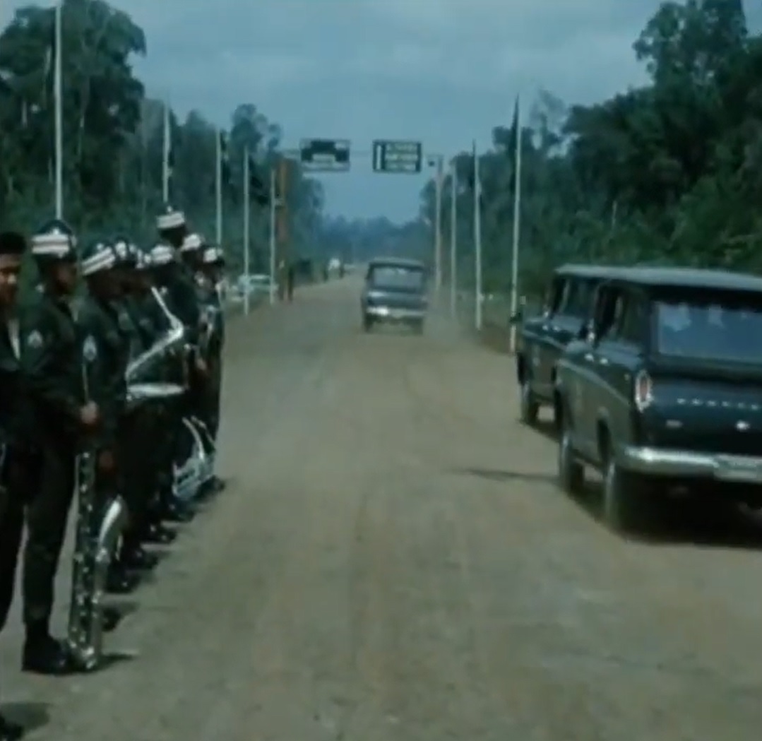A Rodovia Transamazônica, ou BR-230, foi criada no período do governo militar e inaugurada em agosto de 1972 pelo presidente Médici.