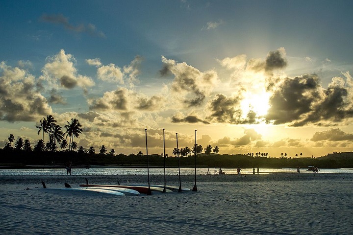 O pôr do sol no Pontal é um espetáculo à parte, sendo um dos momentos mais marcantes para quem visita a região.