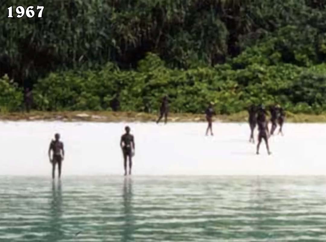 A Índia mantém apenas frotas navais nas proximidades da ilha para impedir que pessoas entrem na ilha e corram o risco de sofrer ataque dos sentineleses. A guarda costeira permanece na vigilância de turistas que estão no arquipélago para barrá-los, se necessário. 