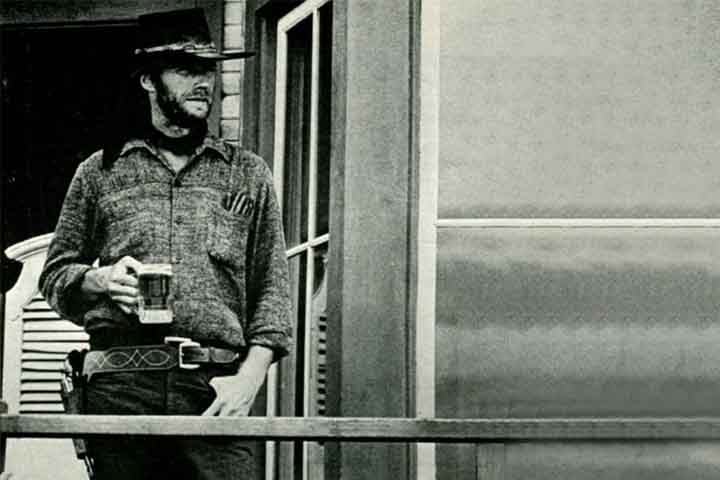 “O Estranho Sem Nome” (1973) - Estrelado por Clint Eastwood, foi o segundo filme em que  o astro californiano também assumiu a direção.
