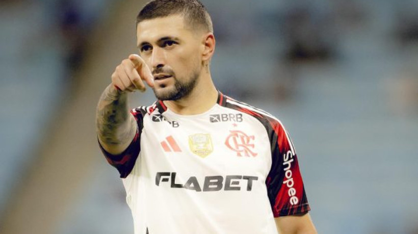 Uruguaio balançou as redes duas vezes no confronto contra o Grêmio e foi eleito o melhor jogador da partida