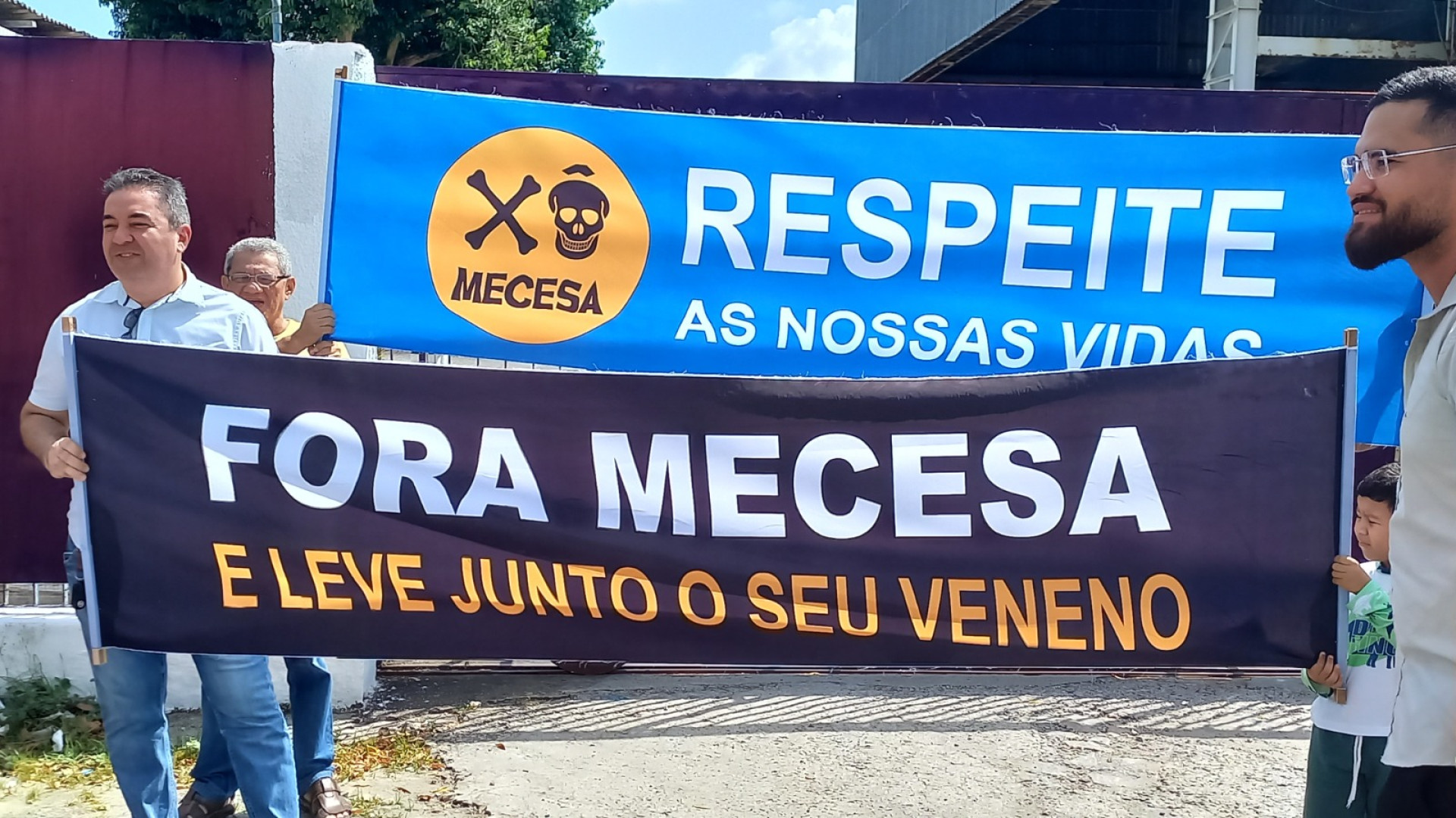 ￼MORADORES dizem sofrem problemas de saúde, além de desvalorização dos imóveis (Foto: Reprodução / Associação ACBEM)