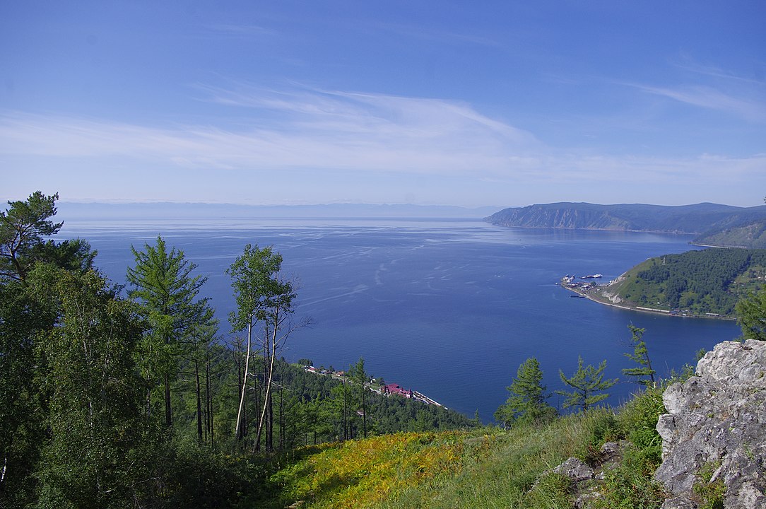Lago mais profundo: Também é o Lago Baikal - 744m de profundidade média, chega a atingir 1,7 km de profundidade. 
