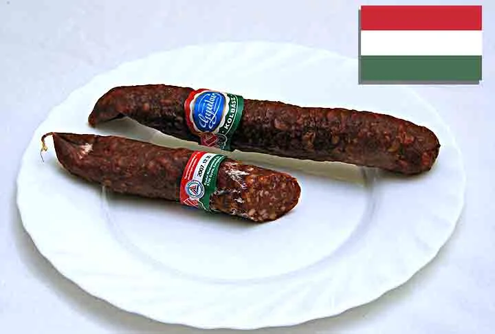 20º) Gyulai kolbász (Hungria) - Essa é uma linguiça tradicional húngara, originária da cidade de Gyula. É feita principalmente de carne de porco, temperada com páprica, alho, pimenta-do-reino e cominho.