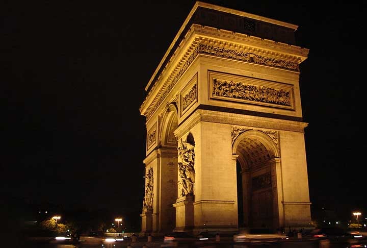 Hoje um famoso ponto turístico da capital francesa, o Arco do Triunfo de Paris não é o único e nem foi o primeiro do gênero a ser erguido.
