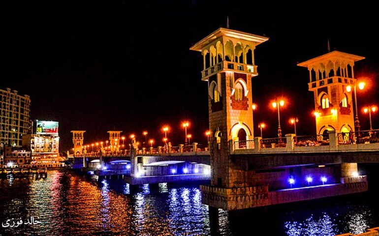 ALEXANDRIA (Egito) - Fundada em 331 a.C pelo imperador Alexandre Magno,  fica à margem do Mediterrâneo. Durante o período helenístico, abrigou um farol que é considerado uma das Sete Maravilhas do Mundo Antigo (e que não existe mais). 