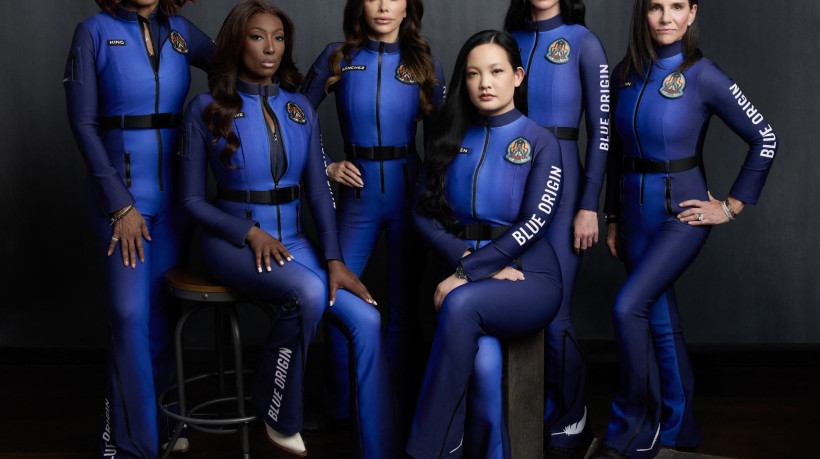 Katy Perry e mais cinco notórias mulheres compuseram tripulação 100% feminina para missão suborbital de foguete da Blue Origin 