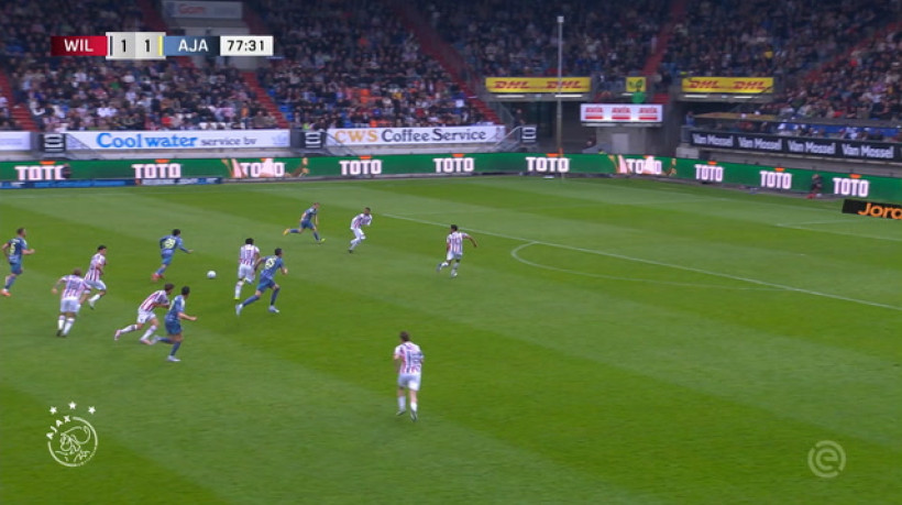 Weghorst marca gol da vitória para o Ajax na Eredivisie