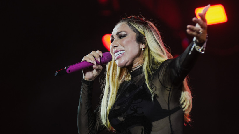 Na foto, a cantora Taty Girl. (Foto: Fernanda Barros/ O Povo)